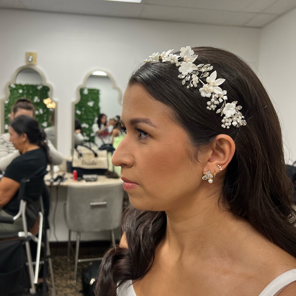 Elegant White Floral Headband